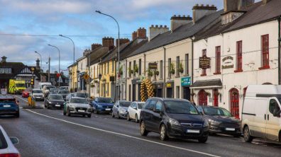 adare-village-traffic-810x456